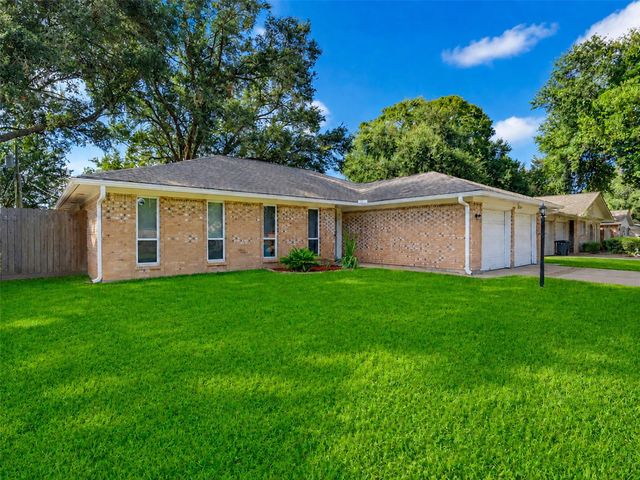 913 W Galveston Street, League City, TX 77573