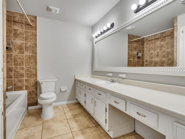 913 W Galveston Street, League City, TX 77573