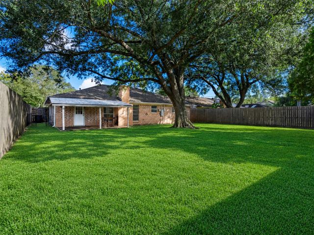 913 W Galveston Street, League City, TX 77573