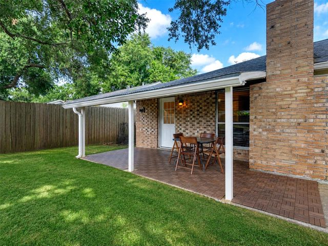 913 W Galveston Street, League City, TX 77573