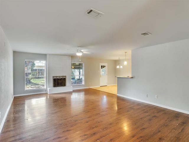 913 W Galveston Street, League City, TX 77573