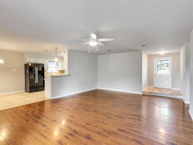 913 W Galveston Street, League City, TX 77573
