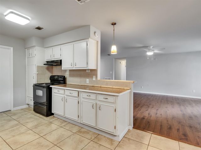 913 W Galveston Street, League City, TX 77573