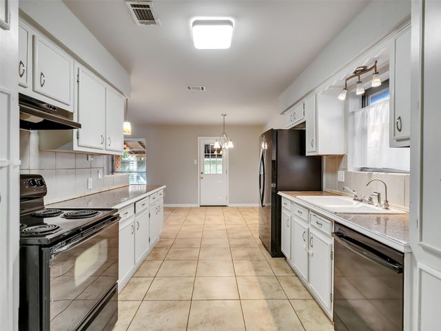 913 W Galveston Street, League City, TX 77573