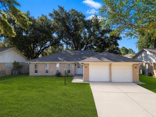 913 W Galveston Street, League City, TX 77573
