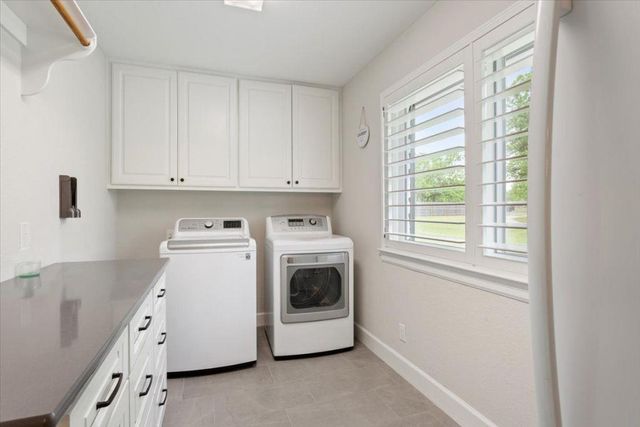 190 Young Ranch RD, Georgetown, TX 78633