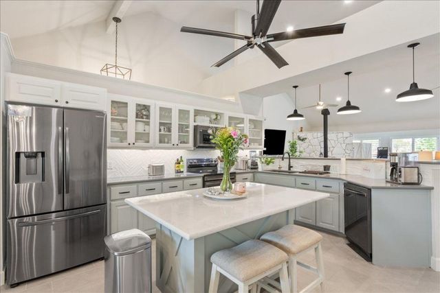 190 Young Ranch RD, Georgetown, TX 78633