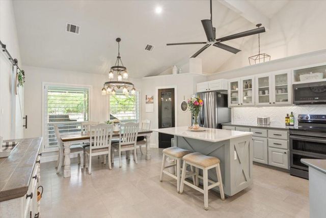 190 Young Ranch RD, Georgetown, TX 78633
