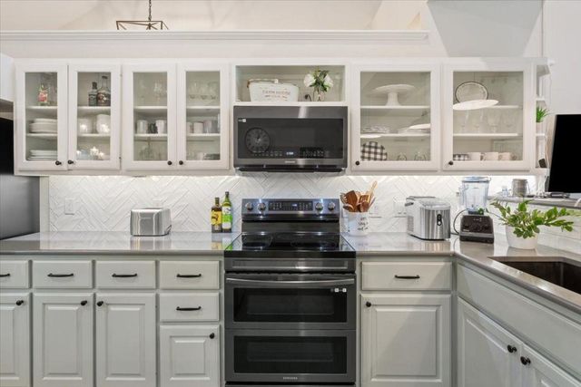 190 Young Ranch RD, Georgetown, TX 78633