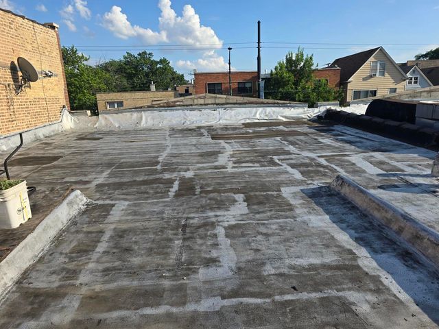 3034 W Montrose Avenue, Chicago, IL 60618