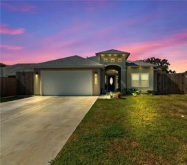 2705 Quebec Dr, Corpus Christi, TX 78414