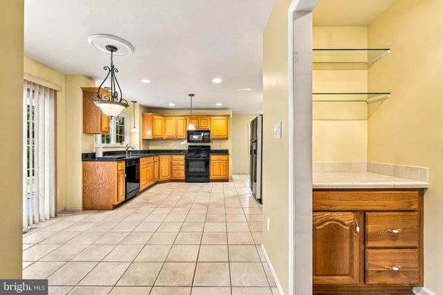 28 MEETINGHOUSE CT, Shamong, NJ 08088