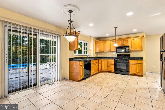 28 MEETINGHOUSE CT, Shamong, NJ 08088