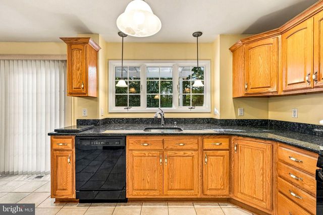 28 MEETINGHOUSE CT, Shamong, NJ 08088