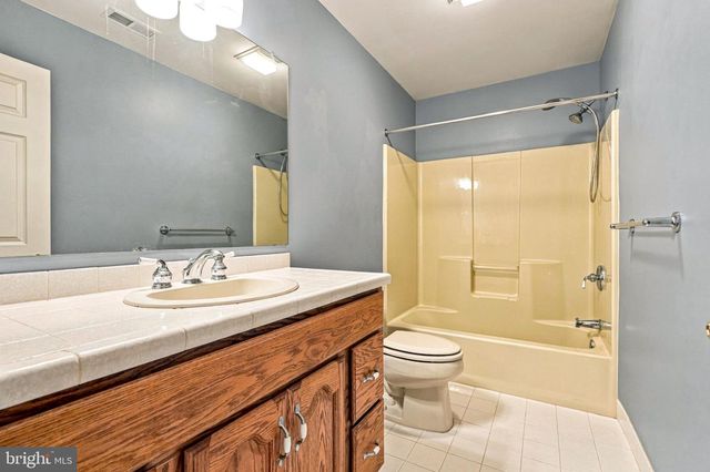 28 MEETINGHOUSE CT, Shamong, NJ 08088
