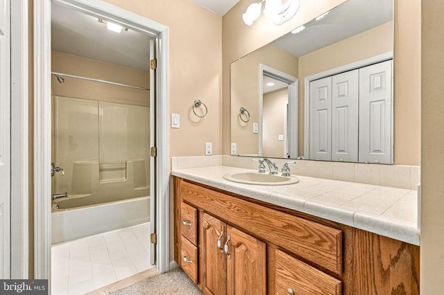 28 MEETINGHOUSE CT, Shamong, NJ 08088