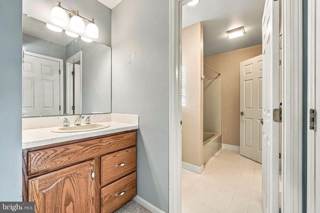 28 MEETINGHOUSE CT, Shamong, NJ 08088