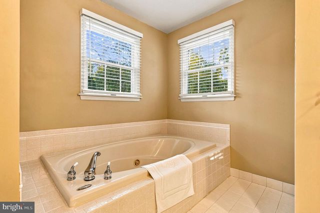 28 MEETINGHOUSE CT, Shamong, NJ 08088