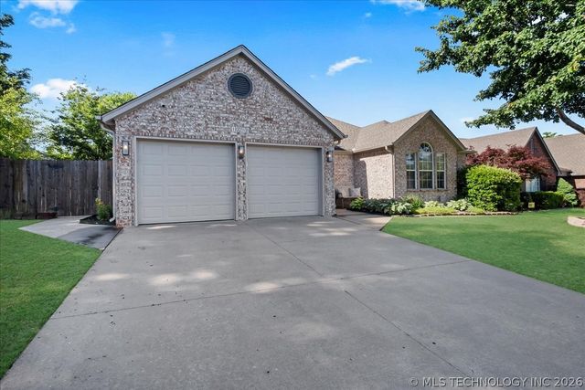 10218 E 114th Place S, Bixby, OK 74008