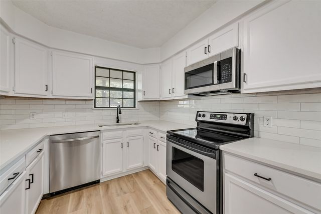 907 Melanie Lane, Keene, TX 76059