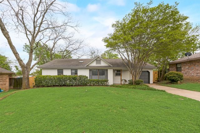 907 Melanie Lane, Keene, TX 76059