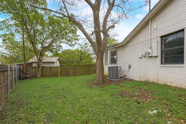 907 Melanie Lane, Keene, TX 76059
