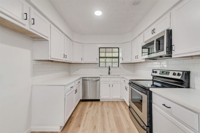 907 Melanie Lane, Keene, TX 76059