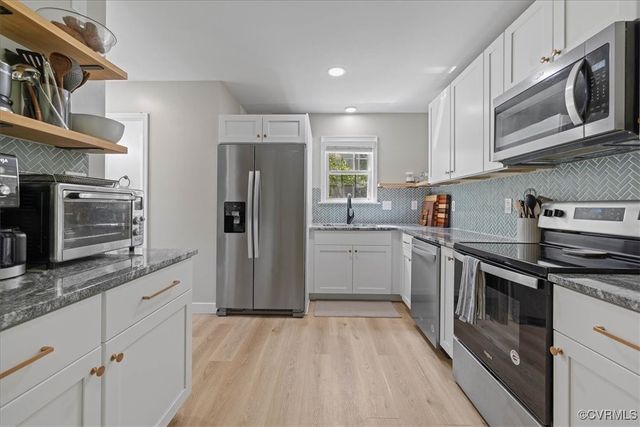 3301 Appleford Dr, Chester, VA 23831