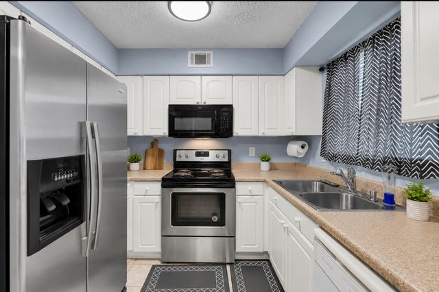 118 Luden Drive Apt B, Summerville, SC 29483
