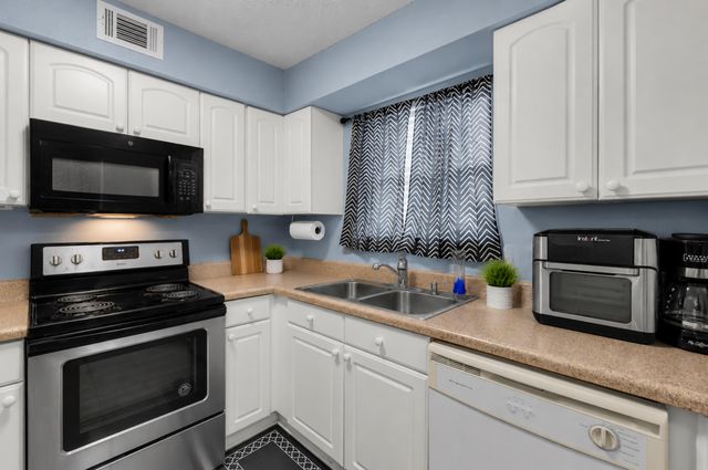 118 Luden Drive Apt B, Summerville, SC 29483