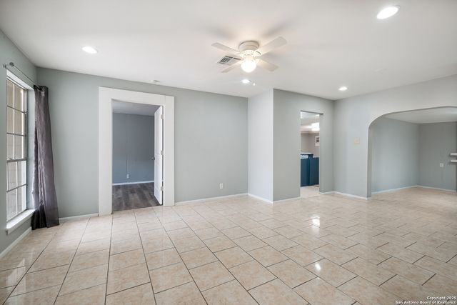 910 Spring Park St, San Antonio, TX 78227