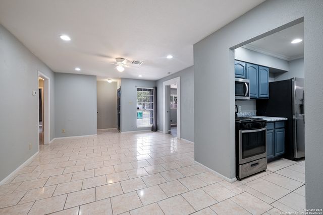 910 Spring Park St, San Antonio, TX 78227