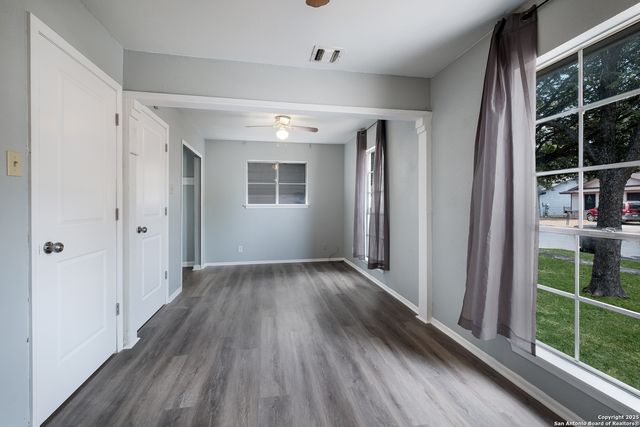 910 Spring Park St, San Antonio, TX 78227