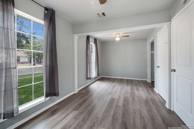 910 Spring Park St, San Antonio, TX 78227