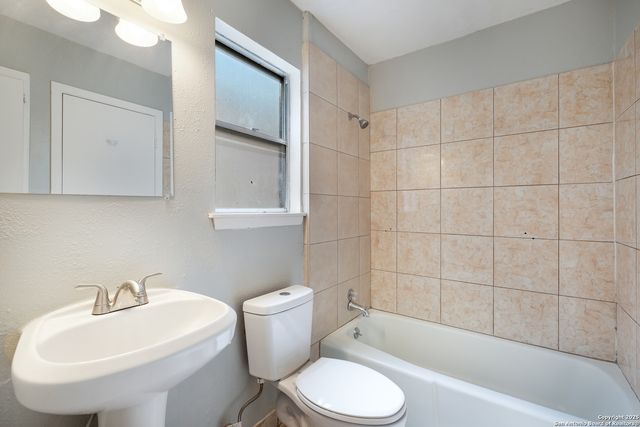 910 Spring Park St, San Antonio, TX 78227