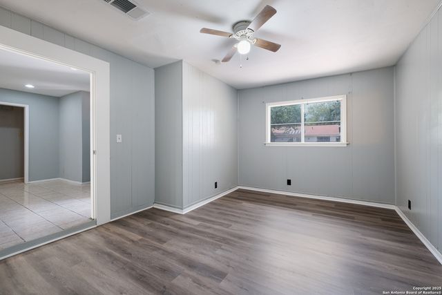 910 Spring Park St, San Antonio, TX 78227