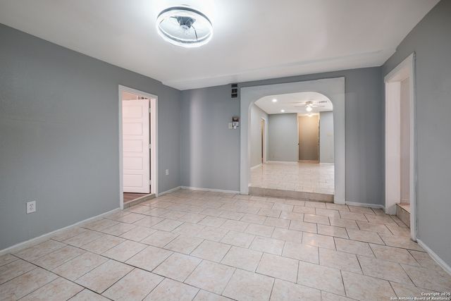 910 Spring Park St, San Antonio, TX 78227