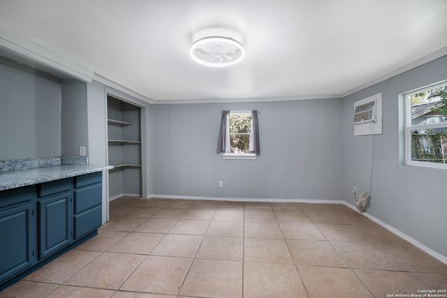 910 Spring Park St, San Antonio, TX 78227