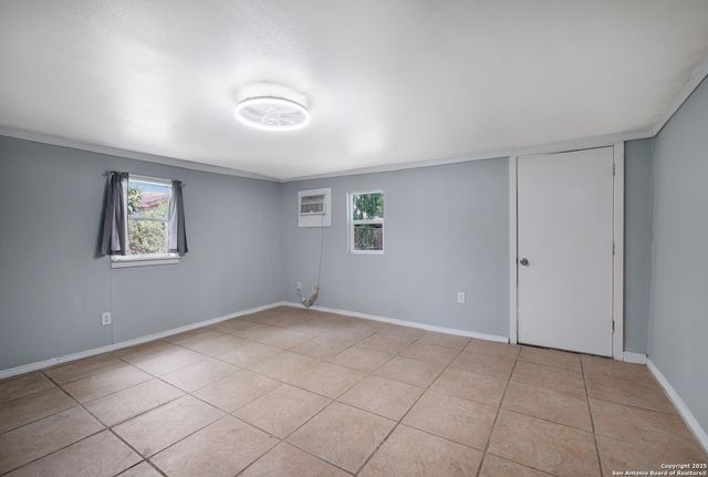 910 Spring Park St, San Antonio, TX 78227