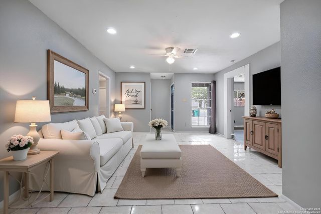 910 Spring Park St, San Antonio, TX 78227