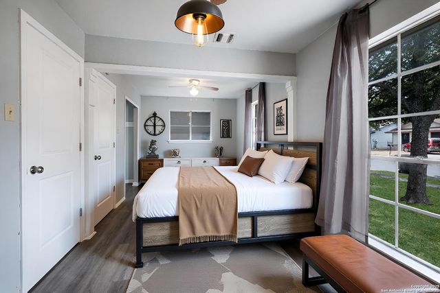 910 Spring Park St, San Antonio, TX 78227