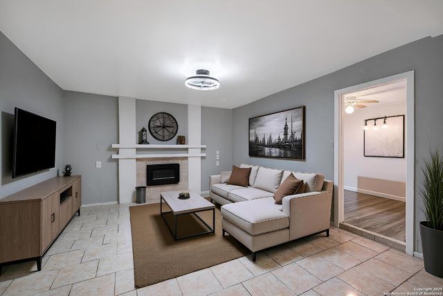 910 Spring Park St, San Antonio, TX 78227