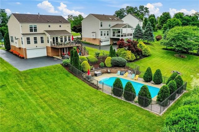 251 Field Club Circle, Robinson Twp, PA 15136