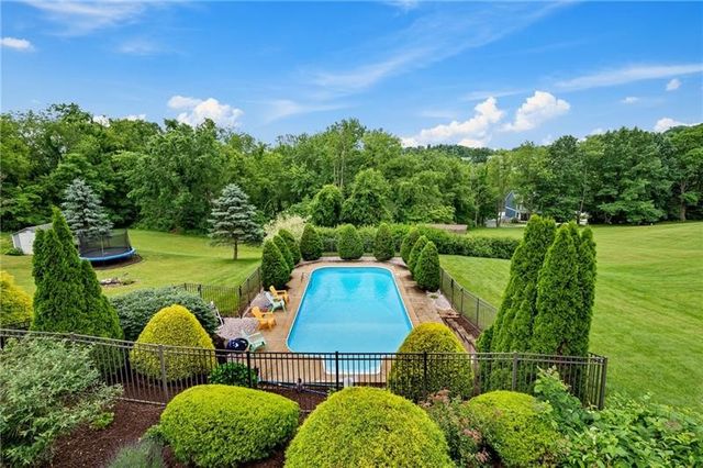 251 Field Club Circle, Robinson Twp, PA 15136