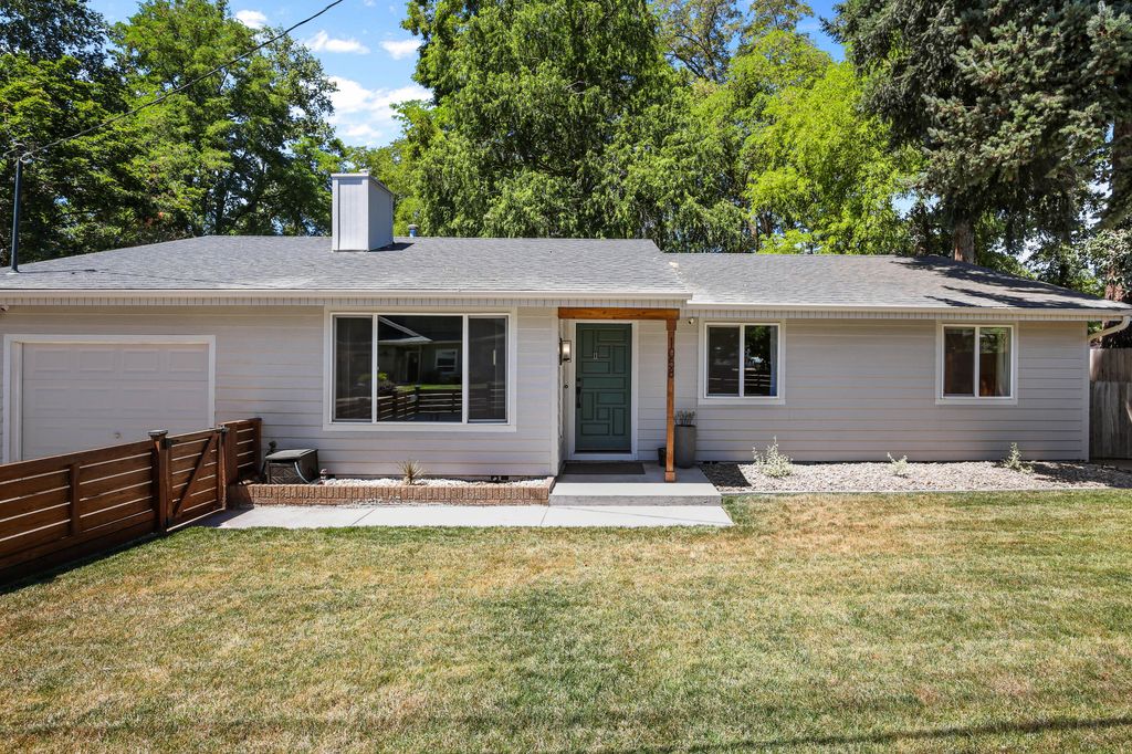 1058 SE Clarey Avenue, Grants Pass, OR 97526