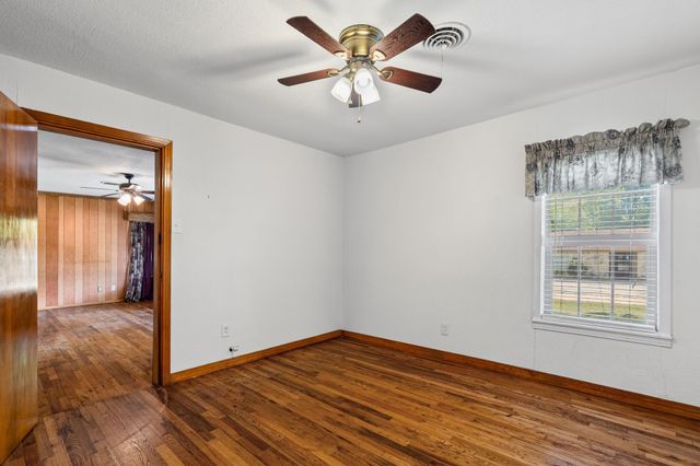 506 Pendleton Street, Farmersville, TX 75442