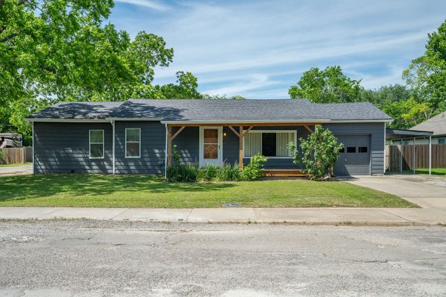 506 Pendleton Street, Farmersville, TX 75442