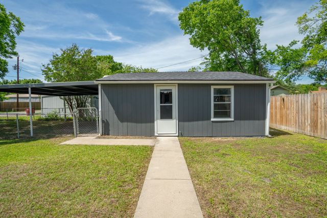 506 Pendleton Street, Farmersville, TX 75442