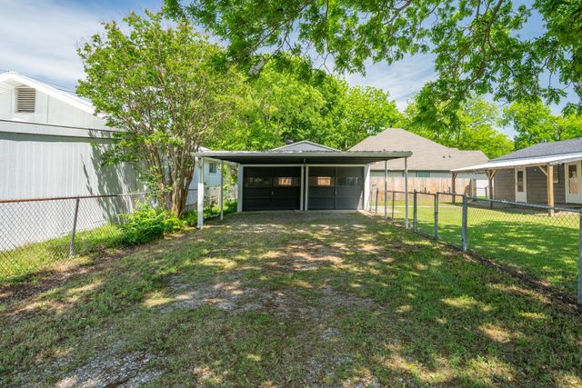 506 Pendleton Street, Farmersville, TX 75442