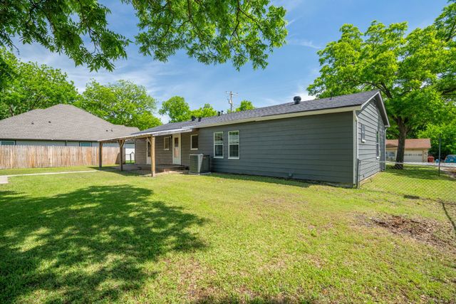 506 Pendleton Street, Farmersville, TX 75442